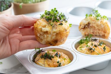 Eier- en zalmmuffins gemaakt van 3 ingrediënten