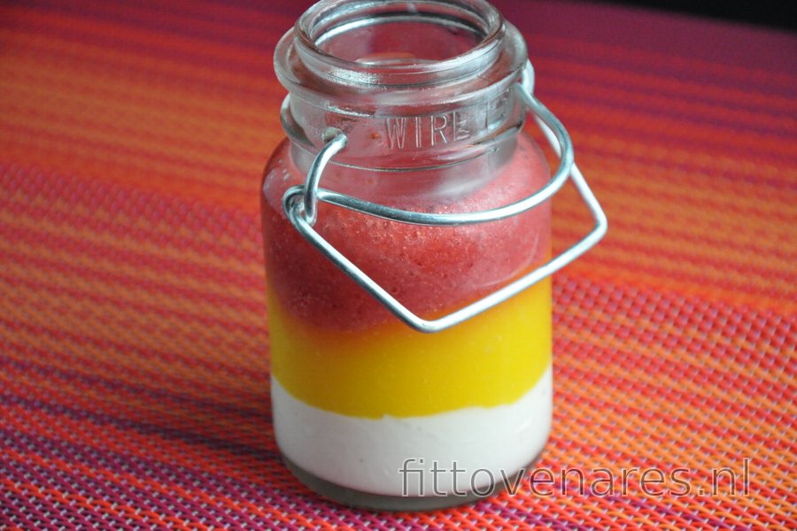 Gezonde Aardbei-Mango Panna Cotta (Glutenvrij)