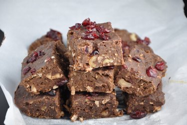 Glutenvrije Bonenbrownies met Cranberry's, Kokos en Noten