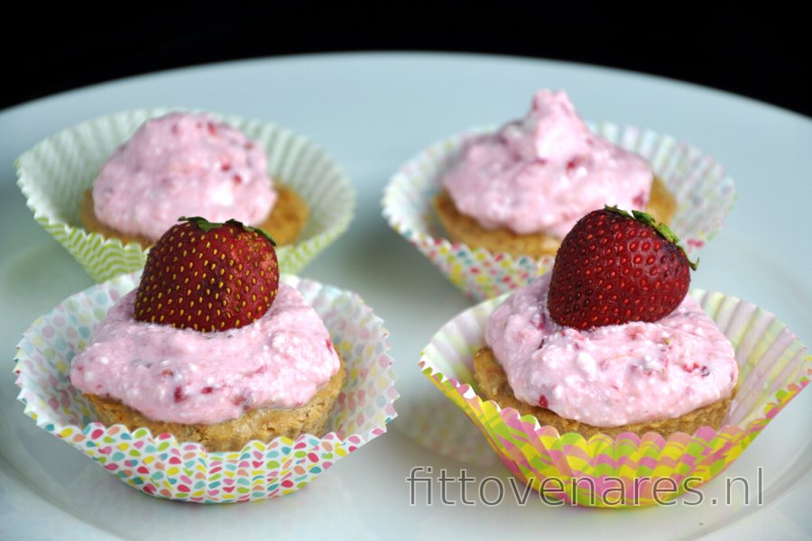 Bloemloze Kwark-Aardbeien Cupcakes (Glutenvrij)