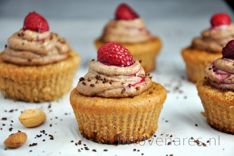 Amandelcupcakes met Koffie-Cashewcrème (Glutenvrij)