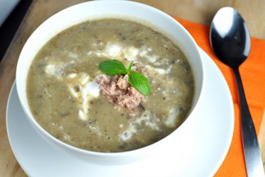 Makkelijke champignon-aardappelsoep met tonijn