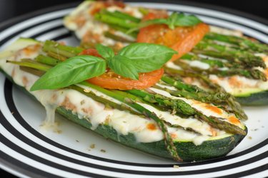 Makkelijke met tonijn gevulde courgette