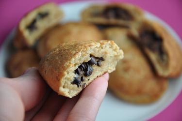 Volkoren Gebakje met Chocoladevulling van Cacao Nibs - Chocoladecroissant