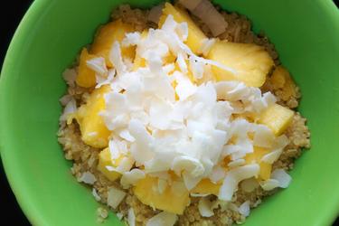 Exotische Kokos-Ananas Quinoa