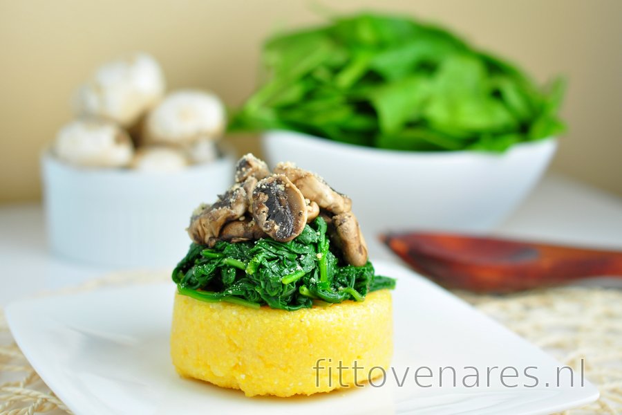 Snelle polenta met spinazie en champignons