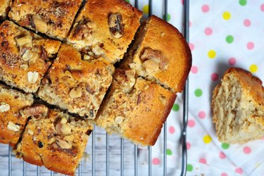 Spelt-blondies met noten