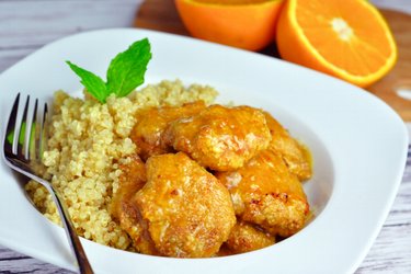 Kipfilets in sinaasappelsaus met quinoa