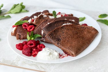 Speltcrêpes met chocolade, ricotta en warme frambozen