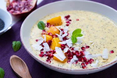 Mango-smoothiebowl met maanzaad