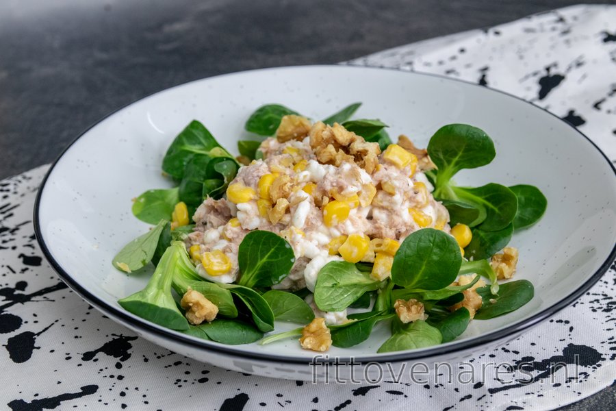 Tonijnsalade met Hüttenkäse, Mais en Walnoten