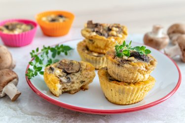 Eiermuffins met champignons